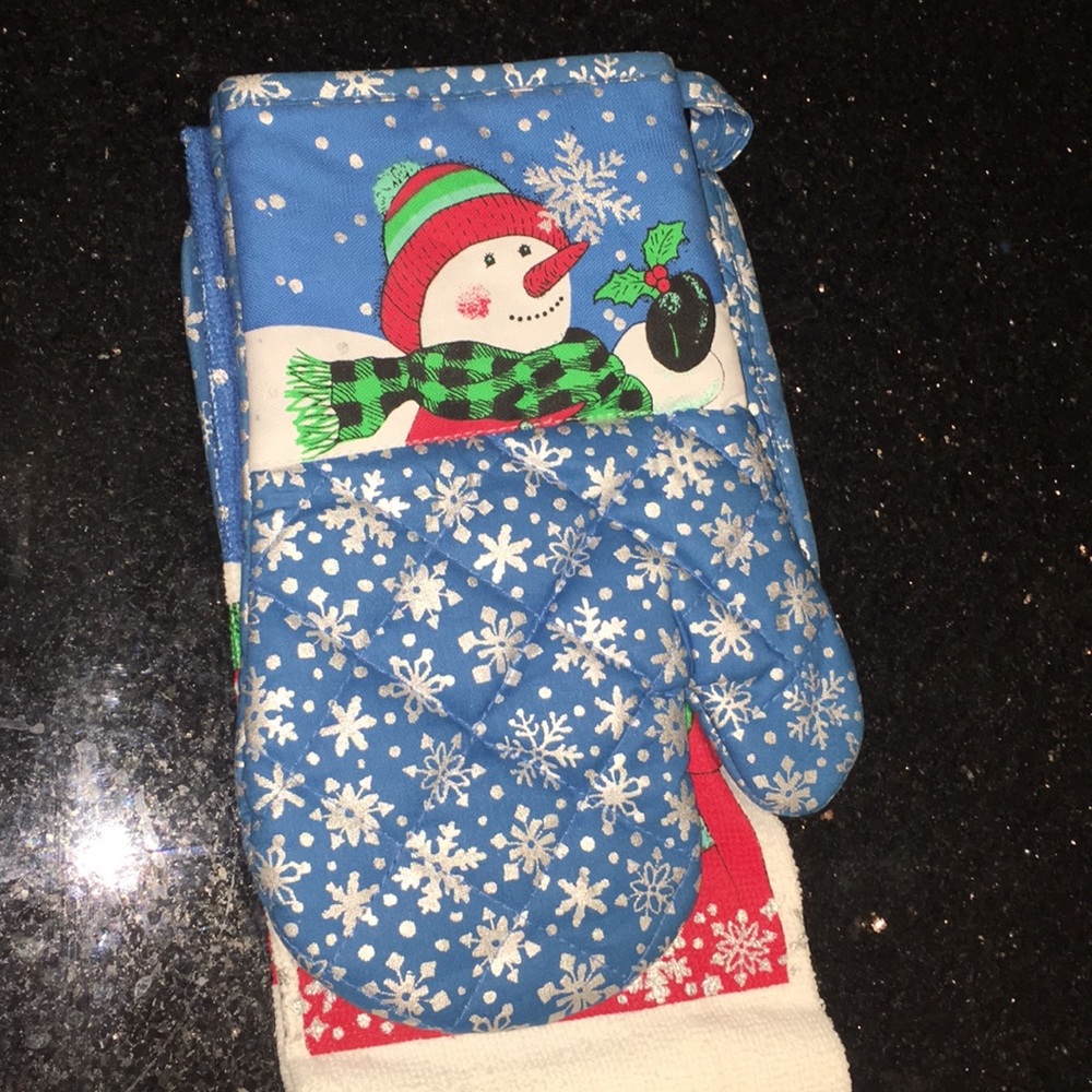 Christmas Kitchen Linens 3/Set - Picture 2 of 5